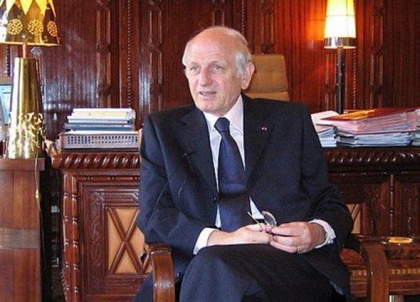 الرئيس الاسرائيلي يمنح ميدالية الشرف الرئاسية لمستشار الملك أندريه أزولاي
