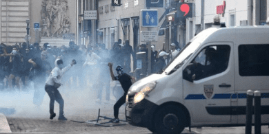 مسيرات في عدة مدن فرنسية تنديدا بعنف الشرطة