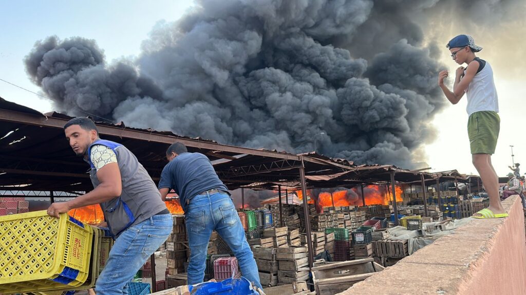 بالفيديو .. “مراكش الآن” تكشف حجم خسائر الحريق الذي نشب بسوق الخضر بالجملة بمراكش
