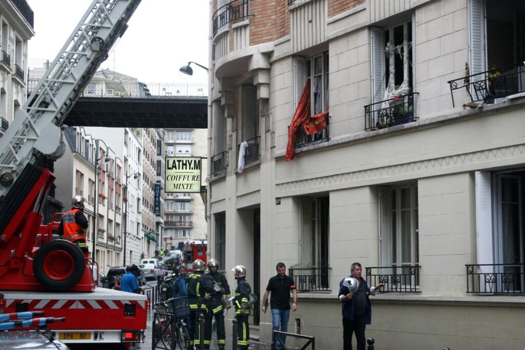 إصابة 5 أشخاص عقب انفجار مبنى في باريس
