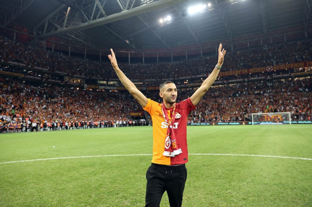 مدرب غلطة سراي يبعد حكيم زياش عن نهائي كأس السوبر التركي