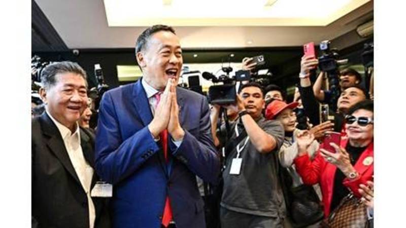ملك تايلاند يعيّن سريتا تافيسين رئيساً جديداً للوزراء