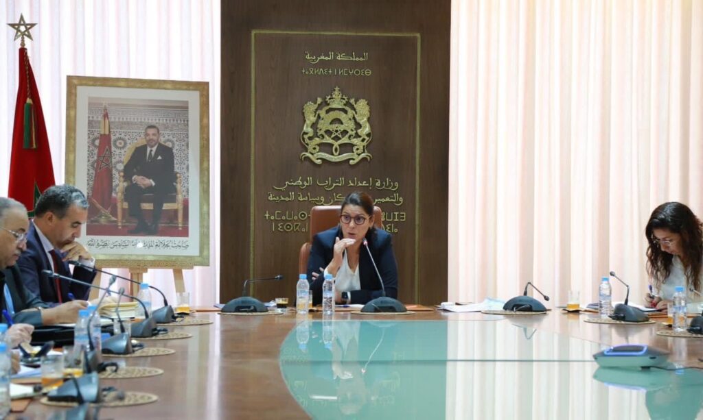 الوزيرة المنصوري تعقد اجتماعا مع خلية اليقظة على المستوى المركزي للوقوف على مدى تقدم وتنزيل التدابير الاستعجالية التي اتخدتها مختلف مكونات وزارة التعمير