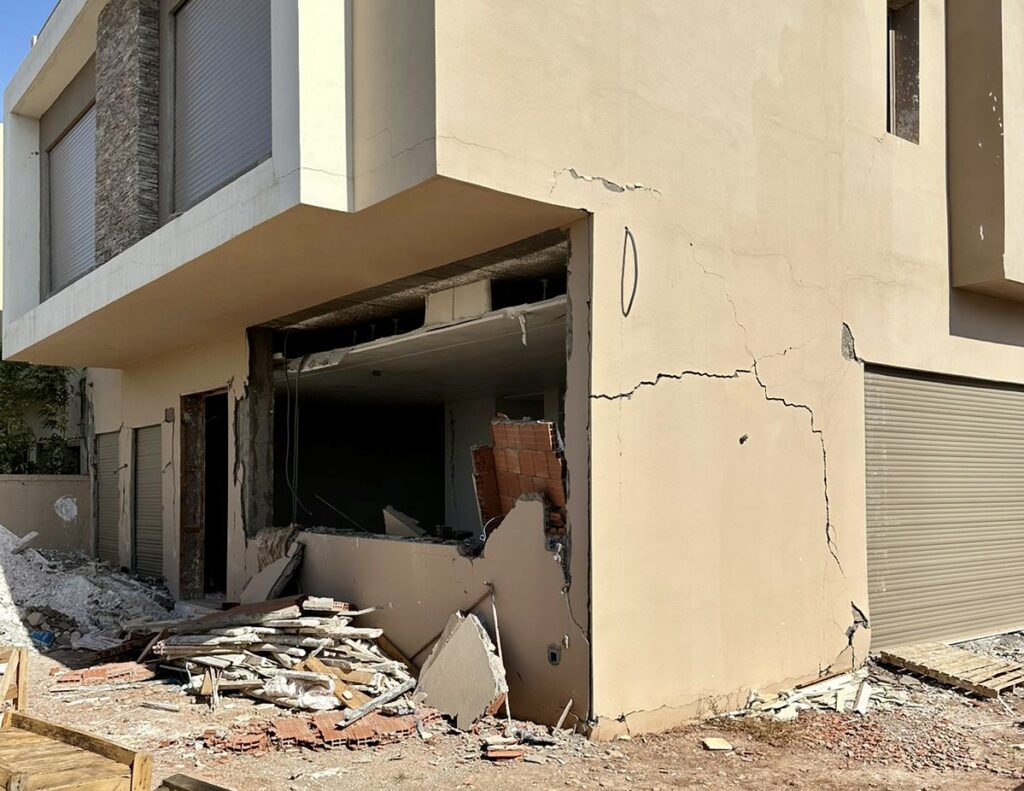 الشريفية بمراكش.. الزلزال يفضح مشروع للفيلات والمقاول في قفص الاتهام