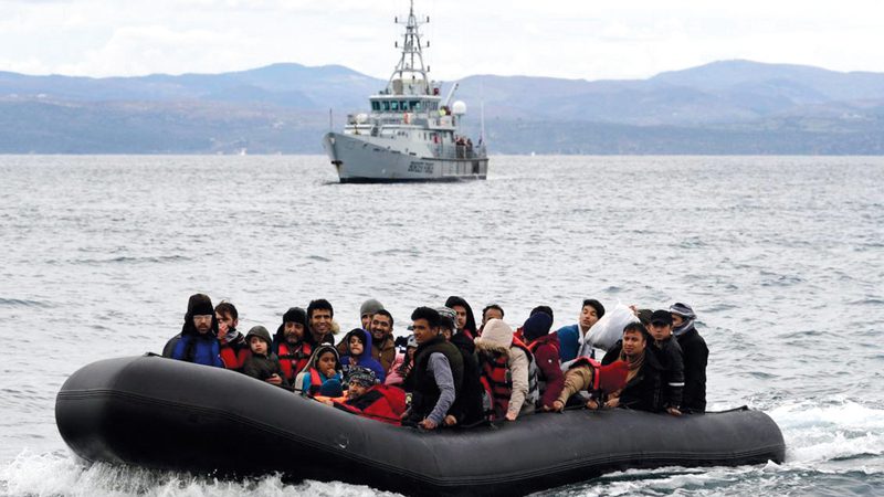 البحرية الملكية تقدم المساعدة لقارب مهاجرين قبالة سواحل الداخلة