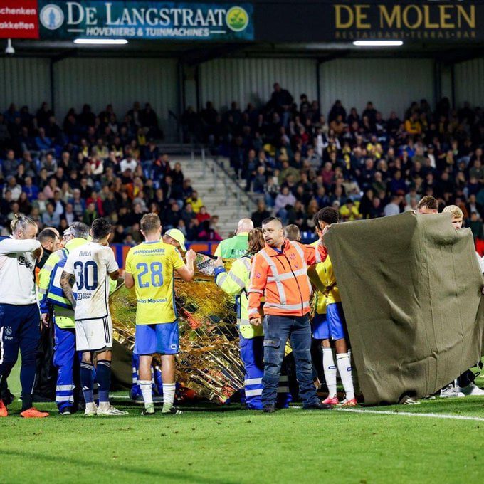 إصابة خطرة لحارس مرمى توقف مواجهة أياكس في الدوري الهولندي