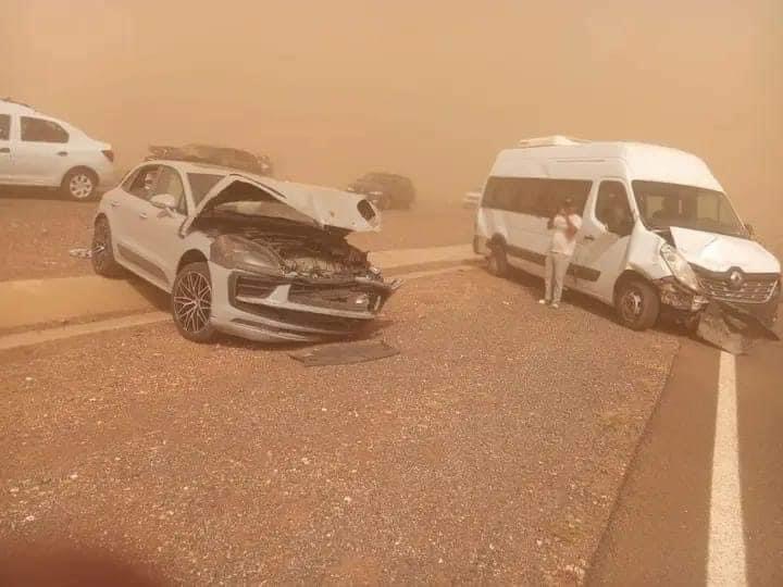 اصطدام السيارات بالطريق السيار بين مراكش والبيضاء والدرك يمنع حركة السير