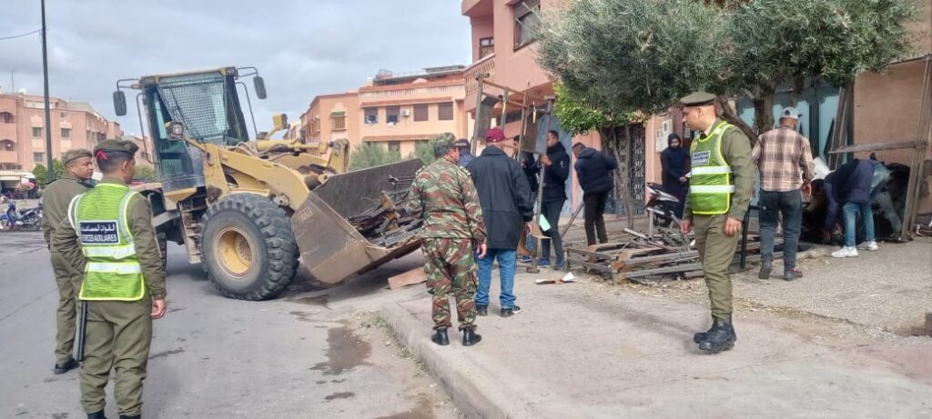 بالصور.. السلطات المحلية بمراكش تشن حملة موسعة لتحرير الملك العمومي