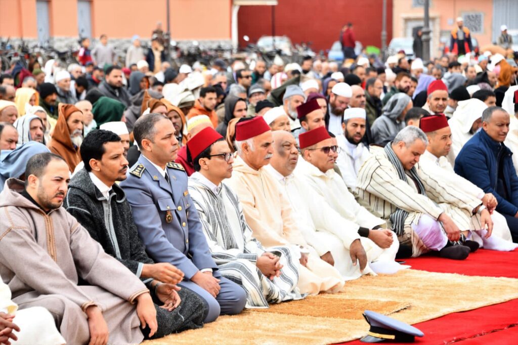 بالصور…بوينيان عامل إقليم الرحامنة ومسؤولين يشاركون سكان مدينة بن جرير صلاة الاستسقاء