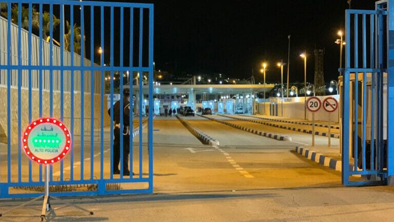 حجز 26 كلغ من مخدر الشيرا بمعبر باب سبتة