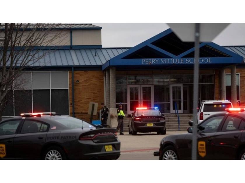 قتيل و5 جرحى بإطلاق نار داخل مدرسة بولاية آيوا الأميركية