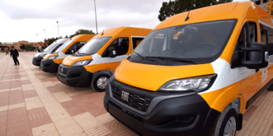 تسليم سيارات إسعاف وحافلات للنقل المدرسي لفائدة جماعات بإقليم الصويرة