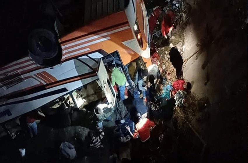 مصرع 12 شخصا إثر سقوط حافلة في نهر غرب نيبال