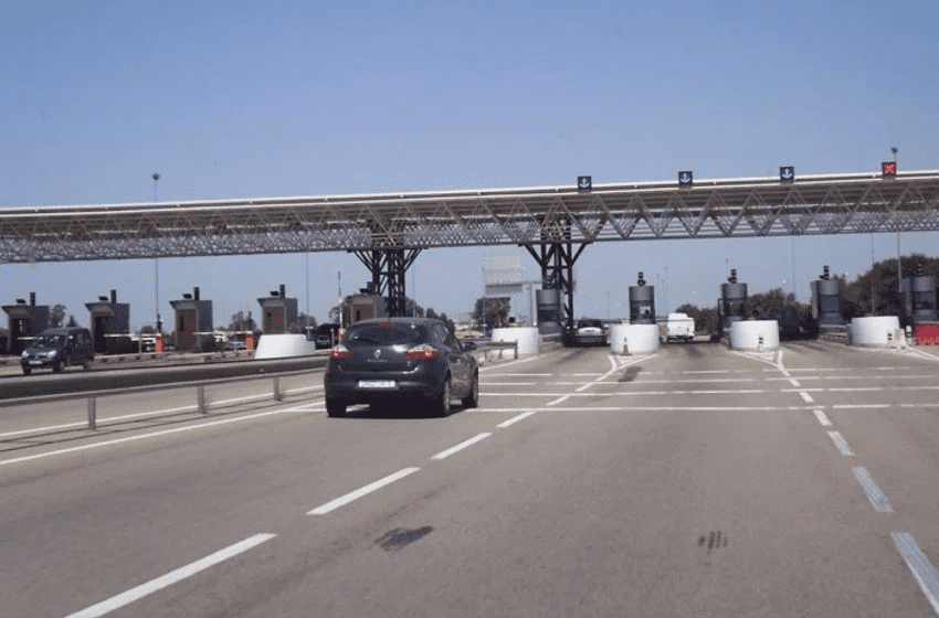 وزارة التجهيز تهيب بمستعملي الطرق توخي الحيطة والحذر بسبب الرياح القوية المتوقعة