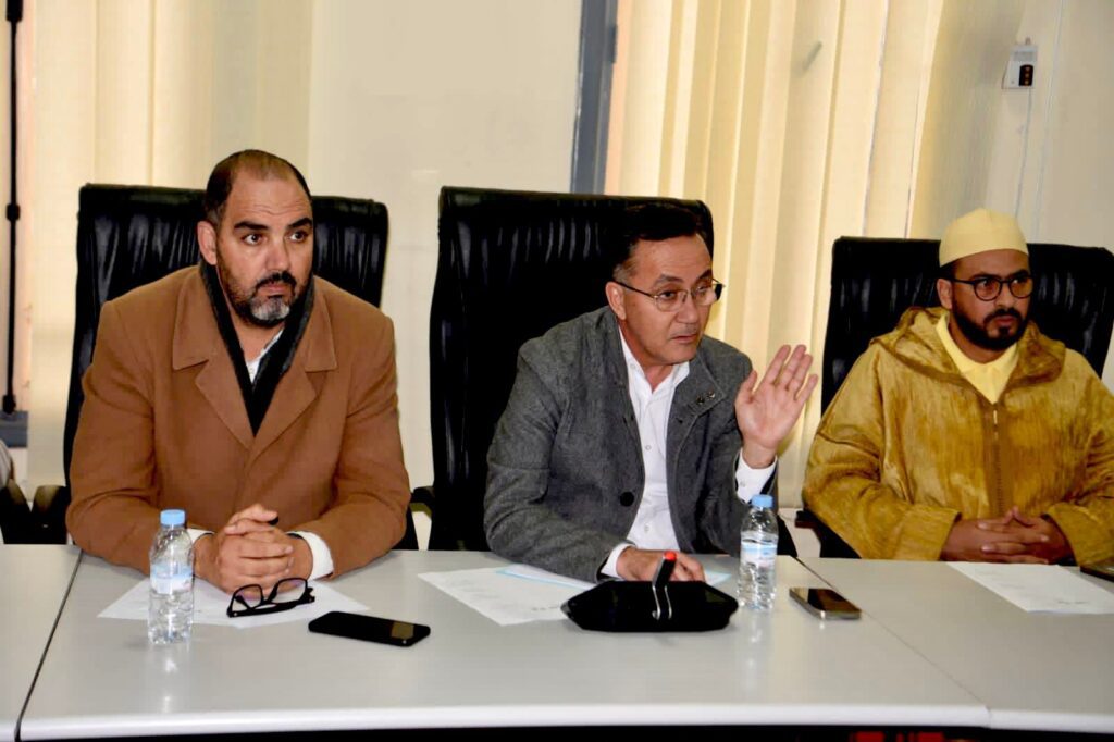 بنخالد رئيس غرفة التجارة والخدمات والصناعة يجتمع بإئتلاف رؤساء جمعيات التجار والمهنيين بأسواق جامع الفنا