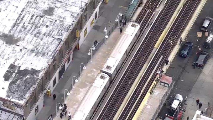 قتيل وخمسة جرحى بإطلاق نار في محطة للمترو في نيويورك