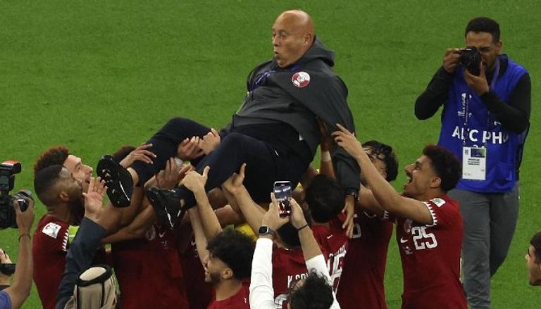رئيس الاتحاد القطري يحسم مستقبل المدرب لوبيز
