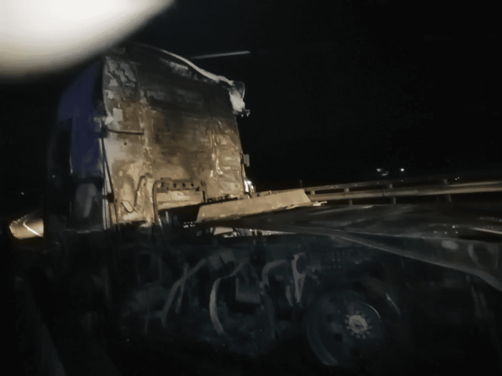 احتراق شاحنة بطيخ حمراء بالطريق السيار بين مراكش وأكادير