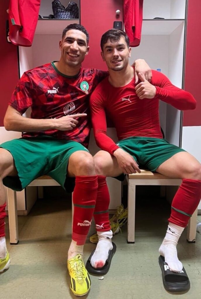 دياز ينشر صورته رفقة حكيمي ويؤكد : سعيد بمباراتي الأولى رفقة المنتخب الوطني وأشعر بأحاسيس رائعة