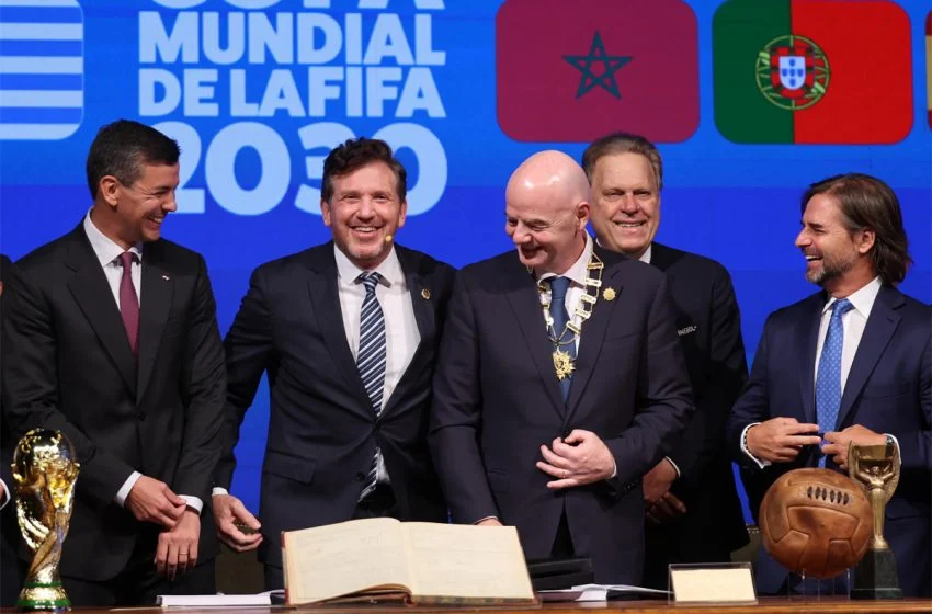 التوقيع على الاتفاقية التي تضفي الطابع الرسمي على إقامة المباريات الثلاث الأولى لكأس العالم 2030 في أمريكا الجنوبية
