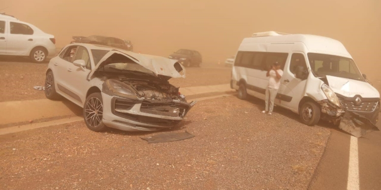 وزارة التجهيز تحذر مستعملي الطرق بسبب هبوب رياح قوية وتطاير الغبار بعدد من الأقاليم