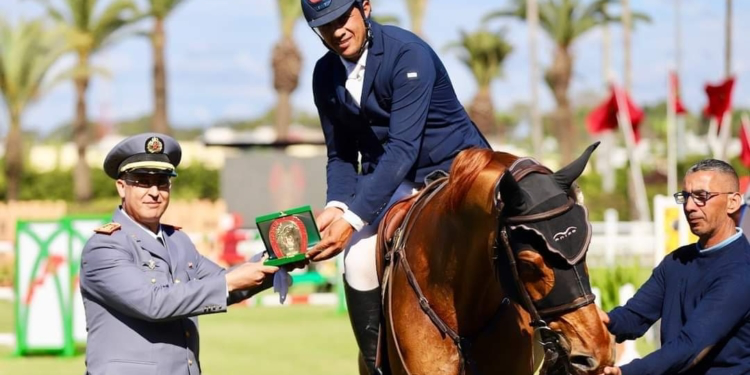الفارس فريد أمنزار يفوز بجائزة ولي العهد الأمير مولاي الحسن في القفز على الحواجز