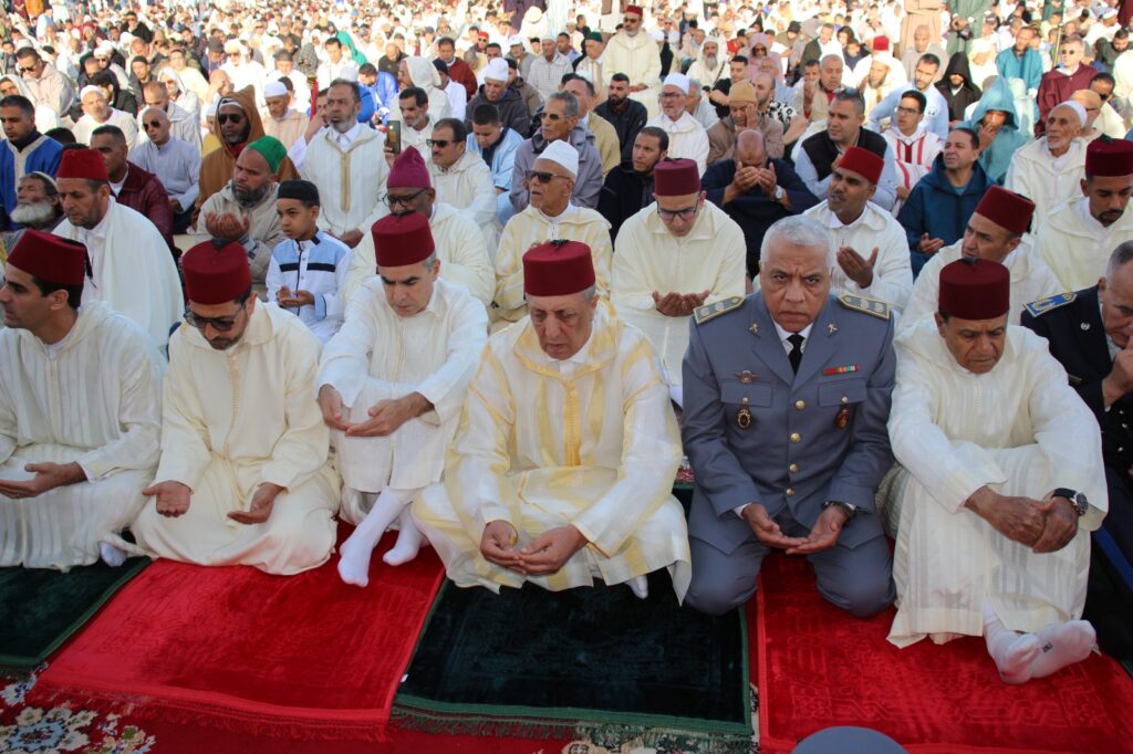 فريد شوراق والي جهة مراكش اسفي يؤدي صلاة العيد بمصلى سيدي اعمارة الرسمي +صور