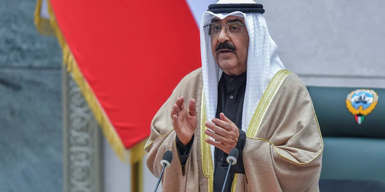 حكومة جديدة بالكويت مكونة من 13 وزيرا برئاسة الشيخ أحمد عبدالله الأحمد الصباح
