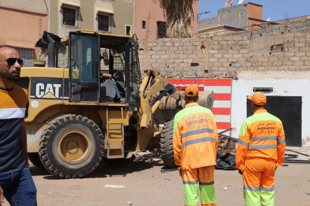 سلطات الملحقة الادارية المحاميد تحرر جنبات سوق إمام مسلم