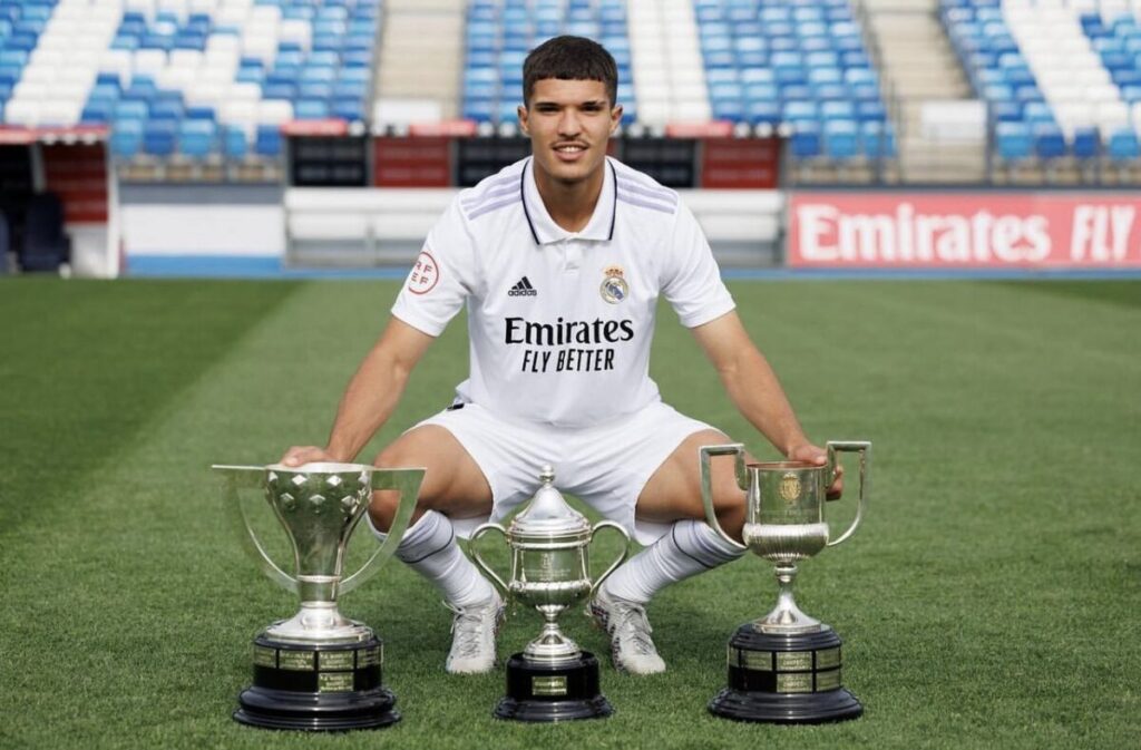 ريال مدريد يُصعد المغربي يوسف لخديم