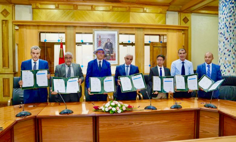 الوزير خالد آيت الطالب يُوقع محضر اتفاق مع النقابات الصحية