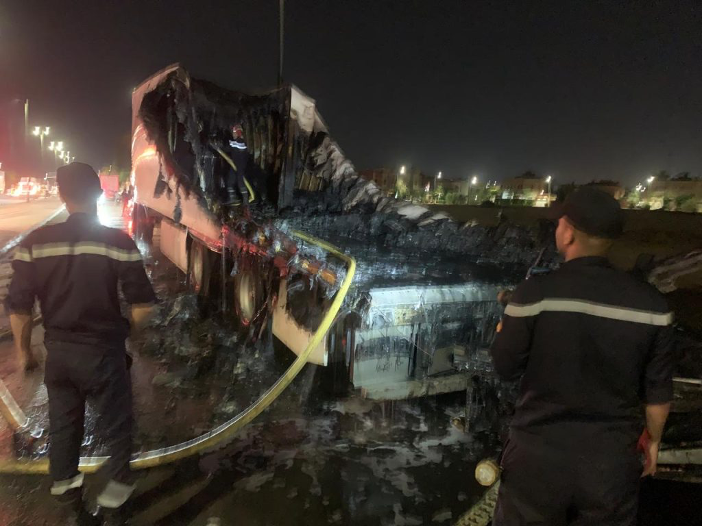 النيران تحول شاحنة لنقل الحليب الى خردة بمراكش