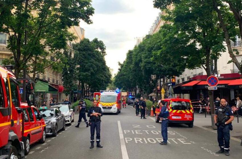 باريس.. سيارة تقتحم شرفة مقهى وتخلف قتيل وعدة إصابات