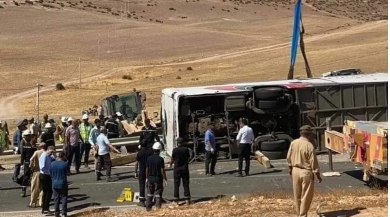 عاجل.. انقلاب حافلة للنقل العمومي في الطريق السيار يسفر عن مصرع شخصين واصابات خطيرة وعامل شيشاوة يحل بمكان الحادثة