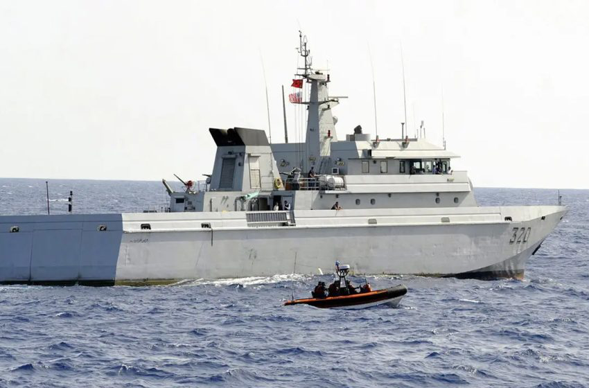 الداخلة: البحرية الملكية تقدم المساعدة لـ124 مرشحا للهجرة غير النظامية من إفريقيا جنوب الصحراء