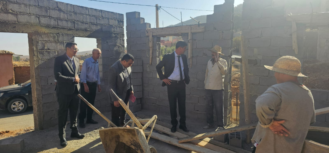 عامل شيشاوة يتفقد أوراش بناء المنازل المتضررة من الزلزال بجماعتي أسيف المال وأداسيل