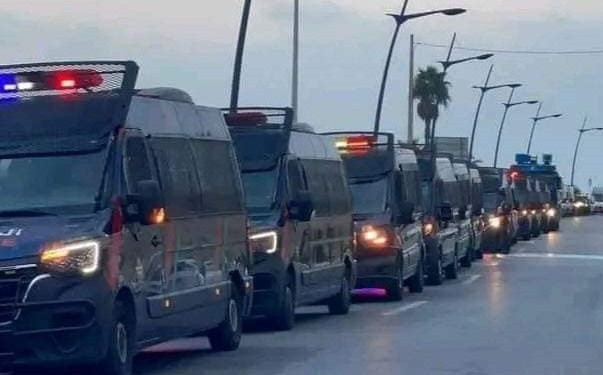 الآلاف من قوات الأمن تغلق منافذ الوصول إلى سياج سبتة وتجهض وصول العشرات من القاصرين إلى الفنيدق