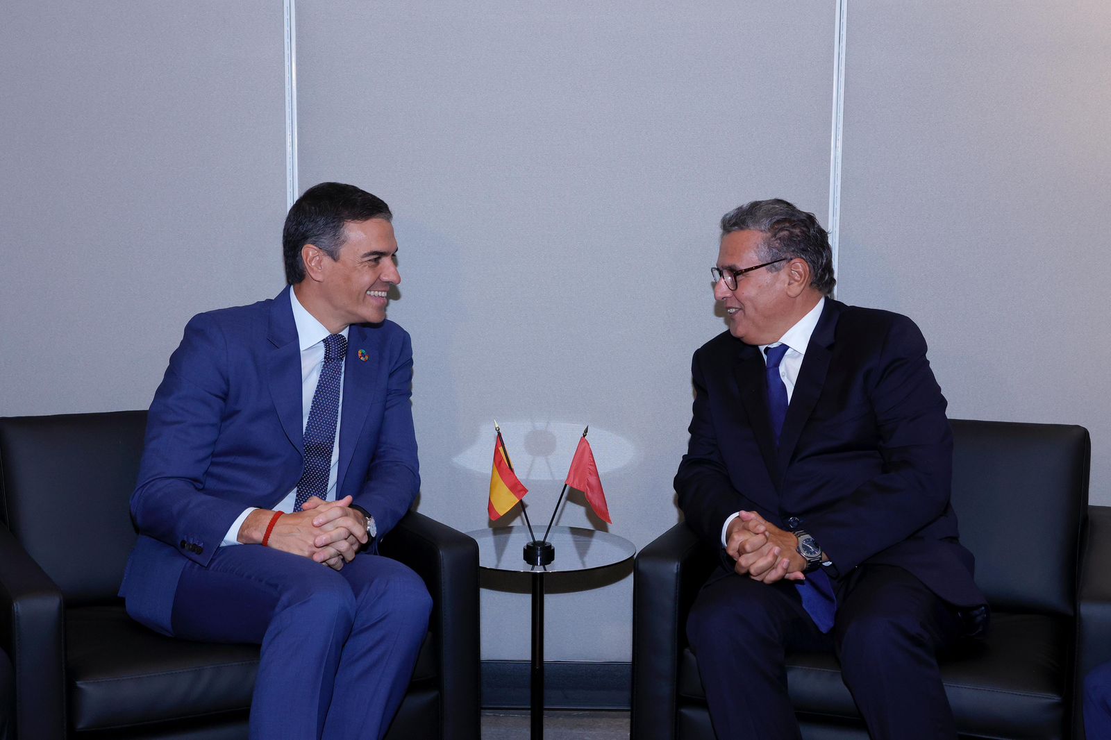 أخنوش رئيس الحكومة يتباحث مع نظيره الإسباني بيدرو سانشيز