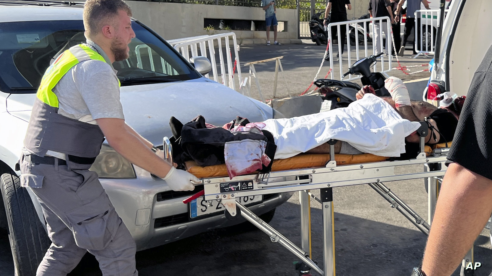 أزيد من 1200 مصابا في لبنان ضمنهم سفير إيران في تفجير أجهزة اتصال محمولة
