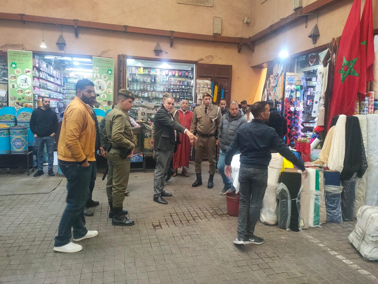 السلطات المحلية تقود حملة واسعة لتحرير الملك العمومي بمقاطعة الباهية + صور