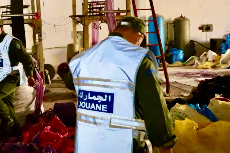 محلات بيع “الماركات” المقلدة تحت مراقبة مصالح الامن والجمارك بمراكش محلات بيع “الماركات” المقلدة تحت مراقبة مصالح الامن والجمارك بمراكش