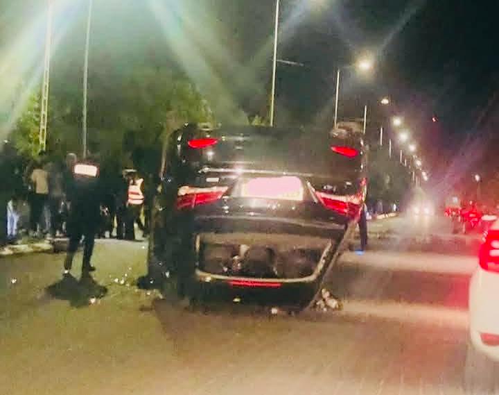 انقلاب سيارة يرسل سائقها الى مستعجلات مستشفى آسفي +صورة