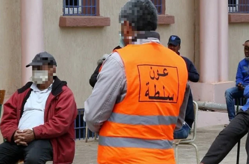 مراكش.. عزل عون سلطة للاشتباه في تورطه في تصوير وتسجيل والمشاركة في وقائع هتك عرض مراكش.. عزل عون سلطة للاشتباه في تورطه في تصوير وتسجيل والمشاركة في وقائع هتك عرض
