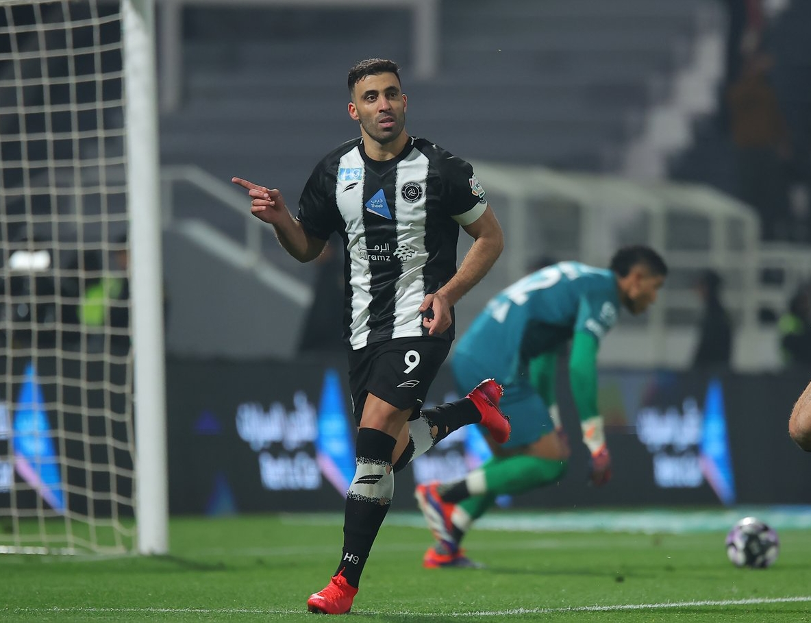 الهلال يتعاقد مع المغربي عبد الرزاق حمد الله لتعزيز هجومه في كأس العالم للأندية