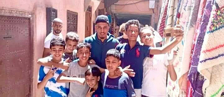 عز الدين أوناحي يقضي عطلته في مراكش بعيداً عن الأضواء