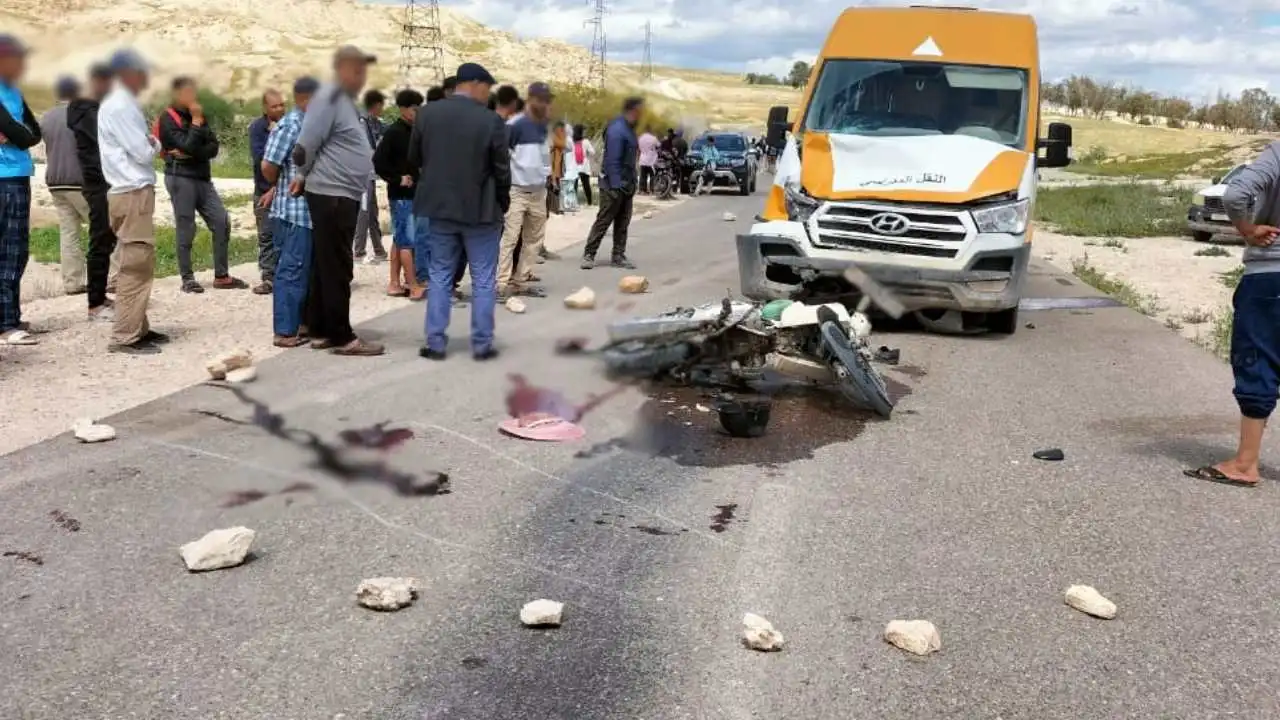 محزن.. مصرع شاب وشقيقته في حادث اصطدام “موطور” بسيارة للنقل المدرسي بإقليم اليوسفية +صورة