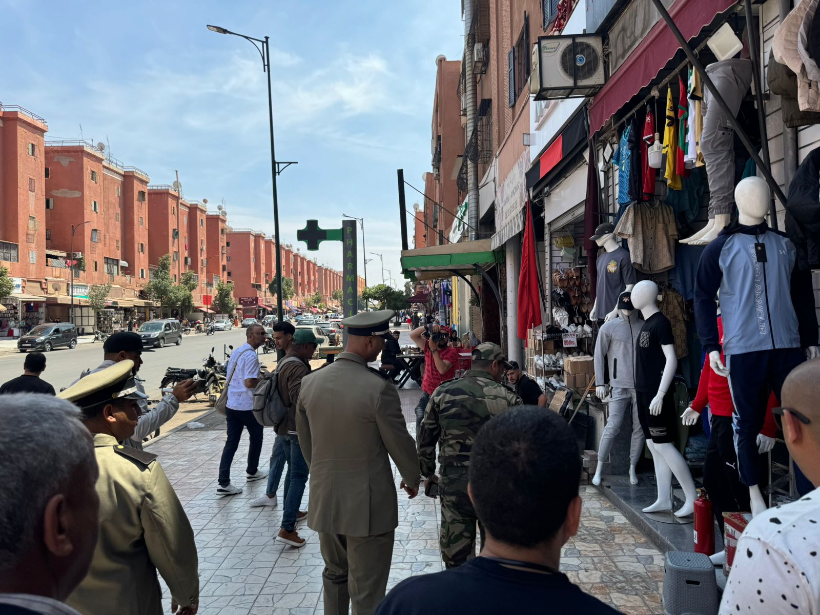 بالصور.. سلطات مراكش تشن حملة تحرير الملك العام بشارعي الداخلة والعندليب بمقاطعة المنارة