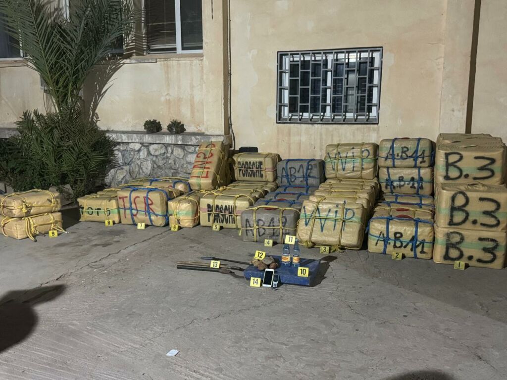 حجز ثلاثة أطنان و850 كيلوغراما من مخدر الشيرا واعتقال أربعة أشخاص بواد زم