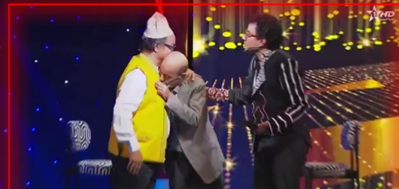 خلال برنامج “مع الفاميلا”.. الفنان المراكشي فركوس يعد زميله مصطفى تاه تاه بالتعاون في أعمال فنية قادمة