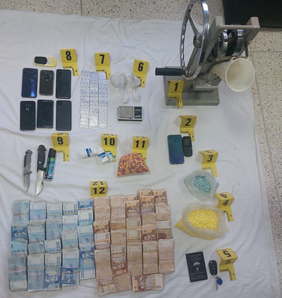 بتنسيق مع الديستي.. توقيف 3 “بزناسة” بطنجة متحوزين القرقوبي والكوكايين و67 مليون